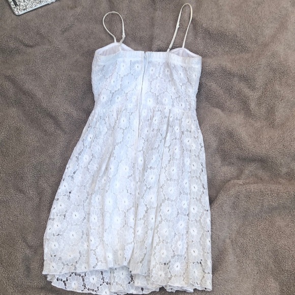 White lace dress - Picture 2 of 3